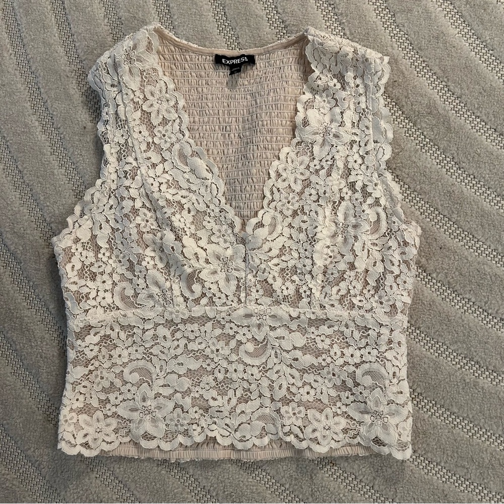 Express Sleeveless V-Neck Smocked Floral Lace Cropped Tank - M